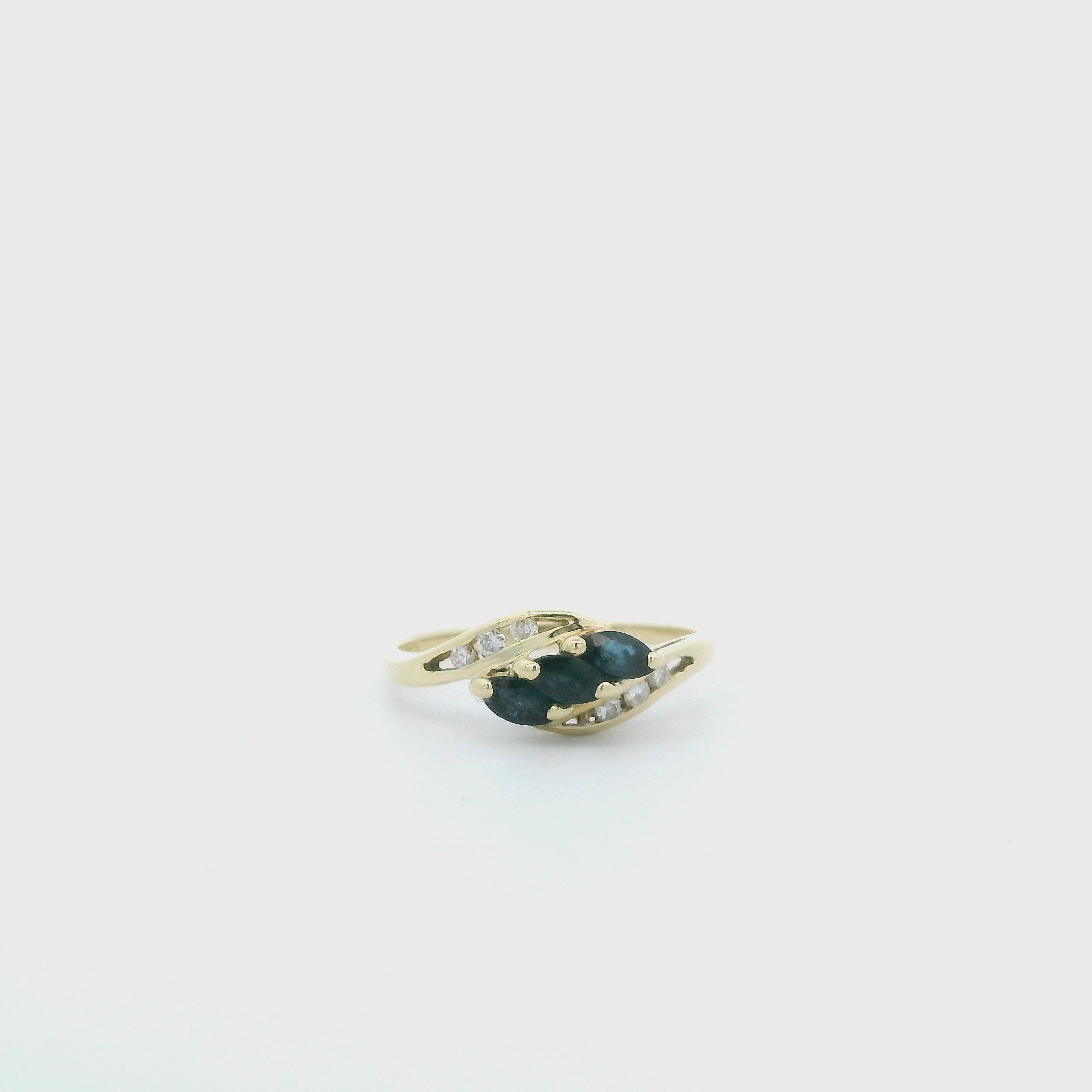 14K Yellow Gold Sapphire & Diamond Ring - 0.09ct