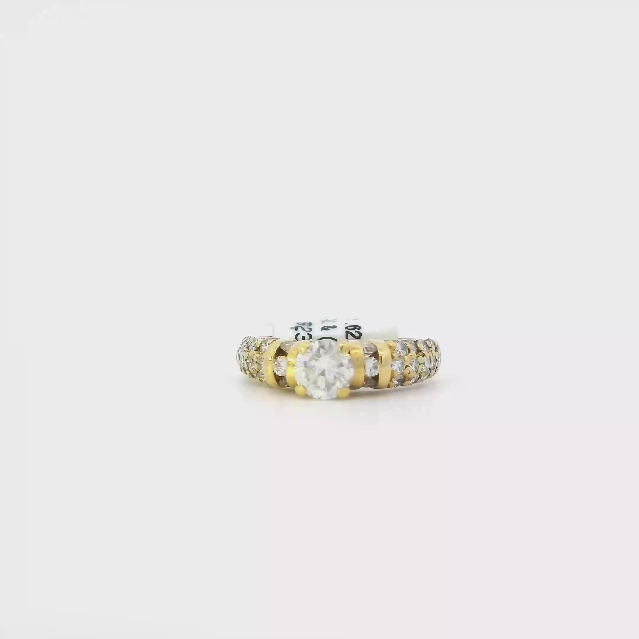 18K Yellow Gold Diamond Women's Ring - 1.35ct