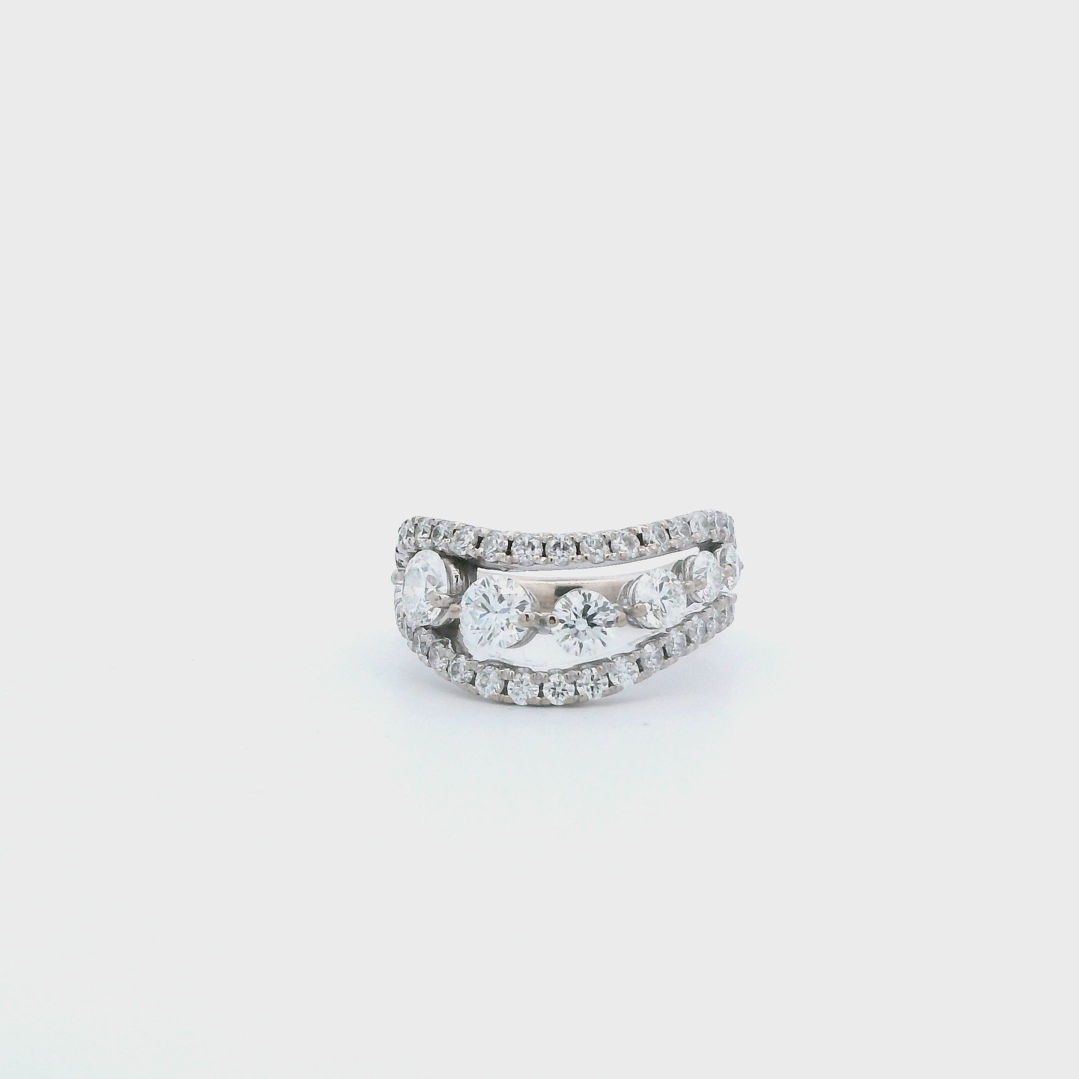 18K White Gold Diamond Womens Ring - 1.98ct