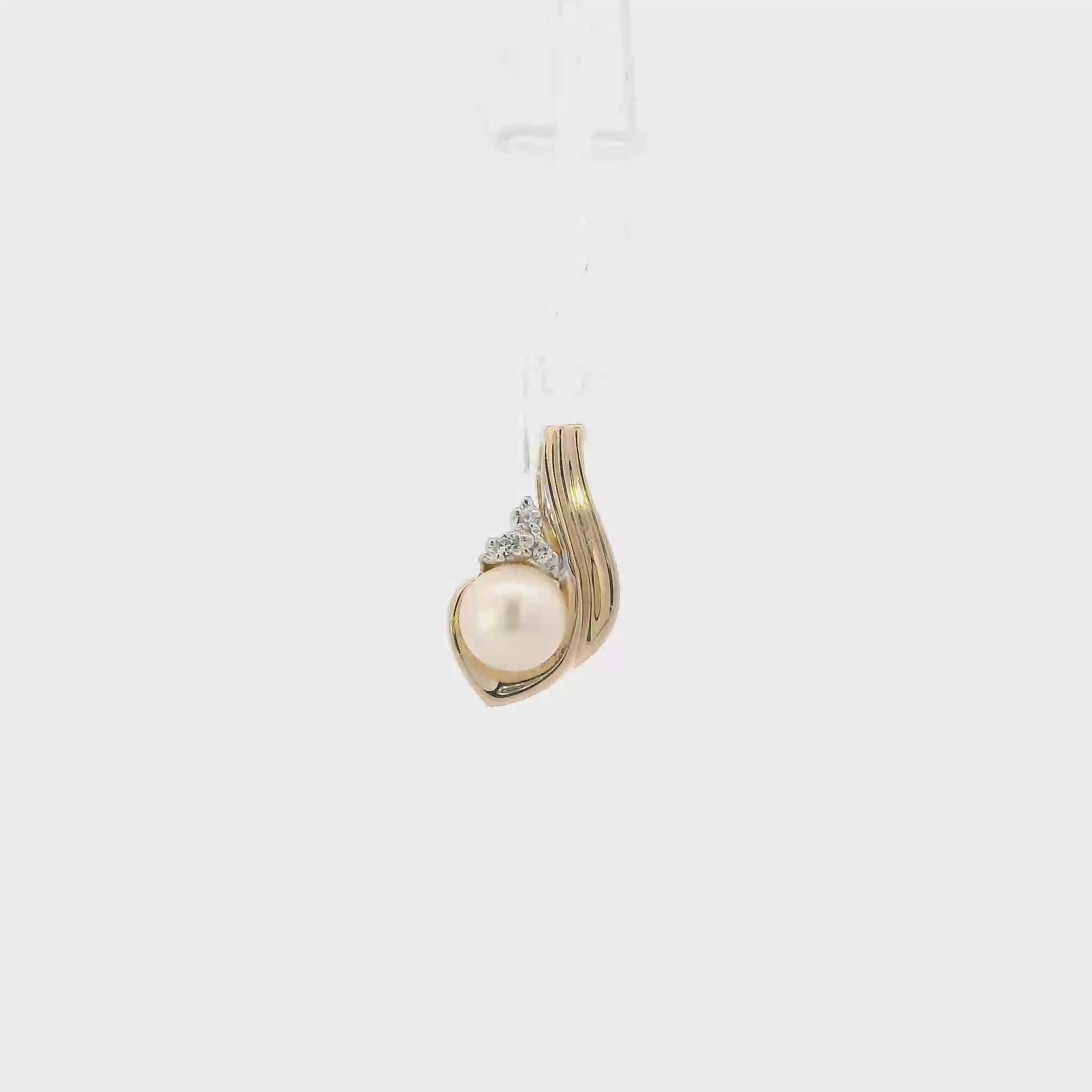 14K Yellow Gold Pearl & Diamond Pendant - 0.03ct