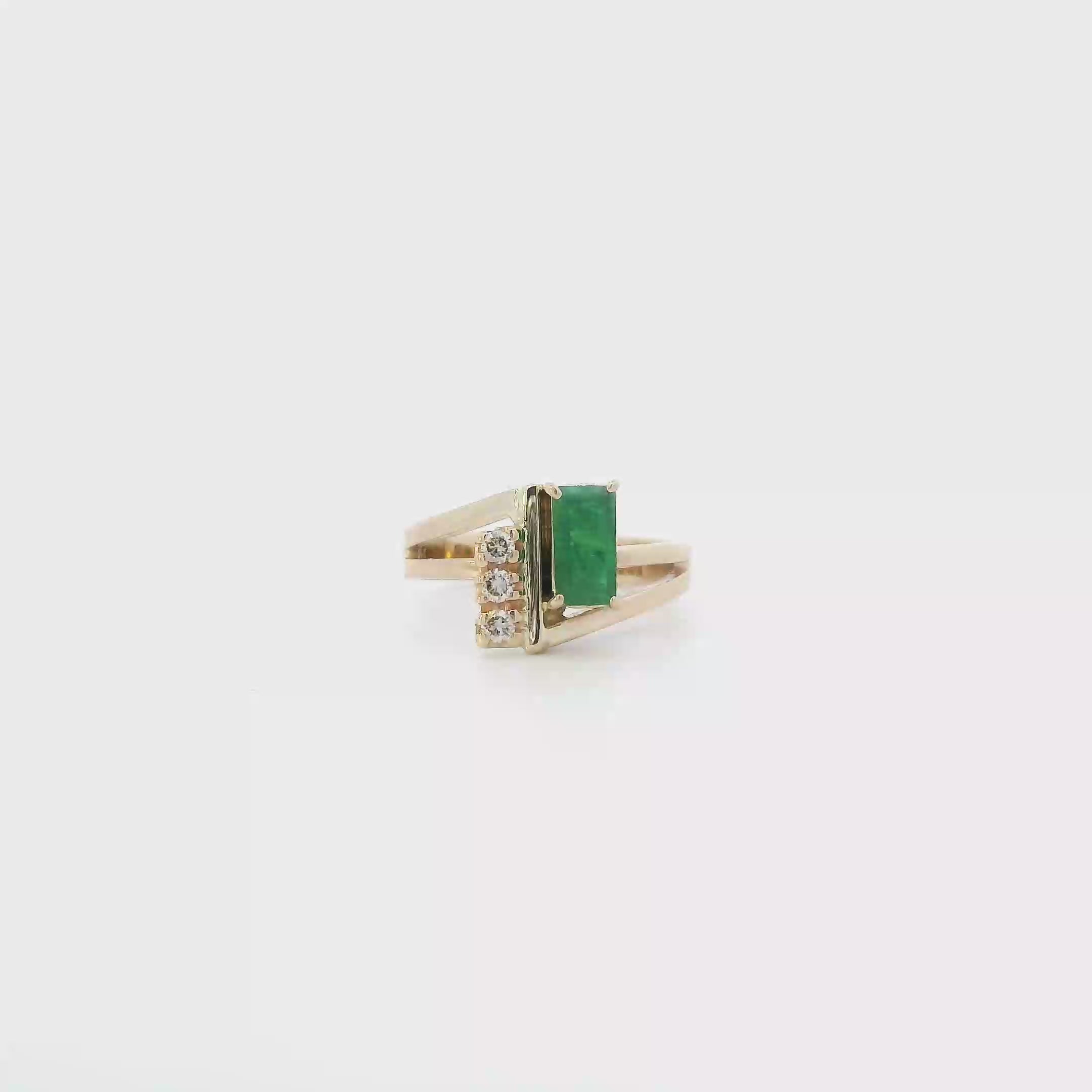 14K Yellow Gold Emerald & Diamond Womens Ring - 0.09ct