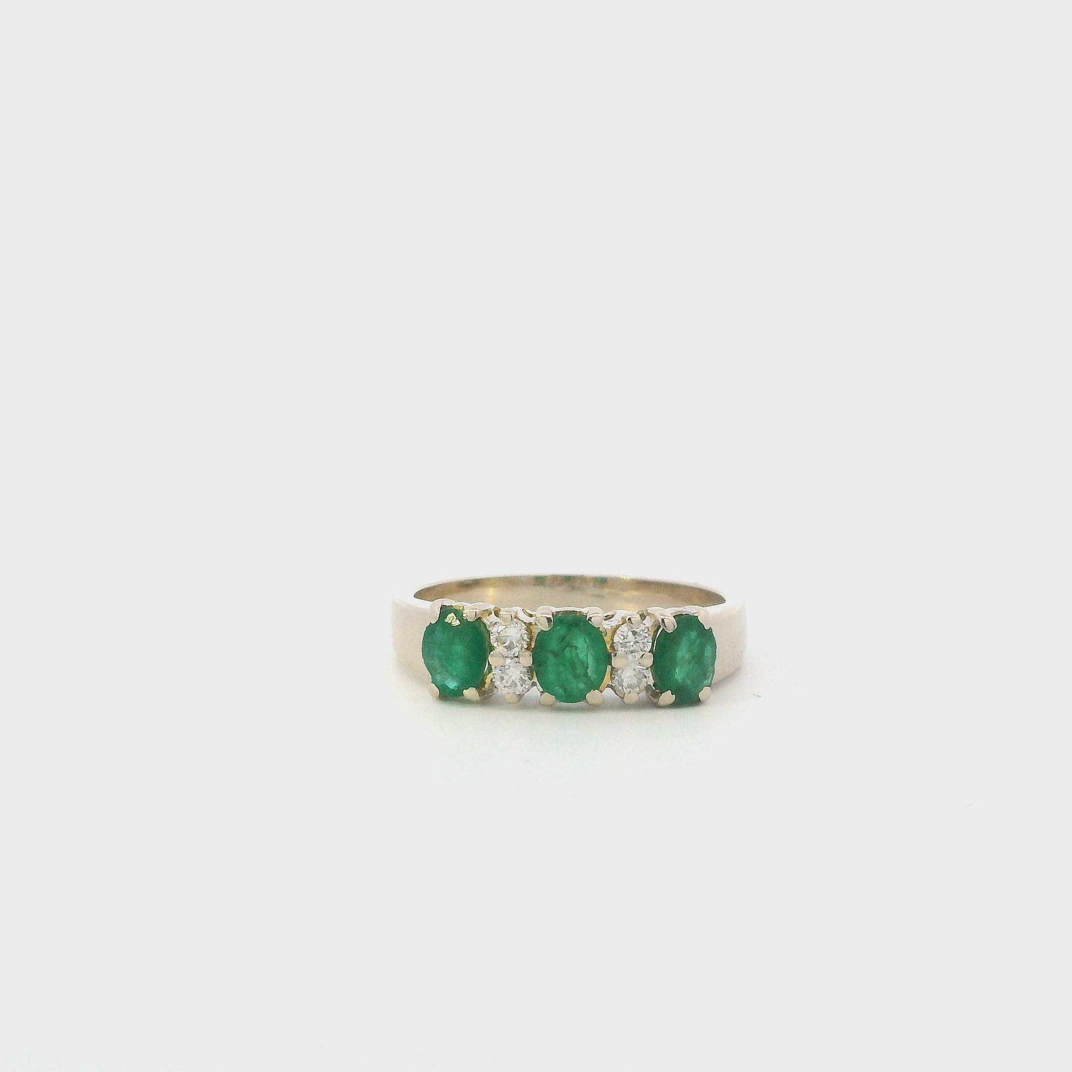14K Yellow Gold Emerald & Diamond Ring - 0.16ct