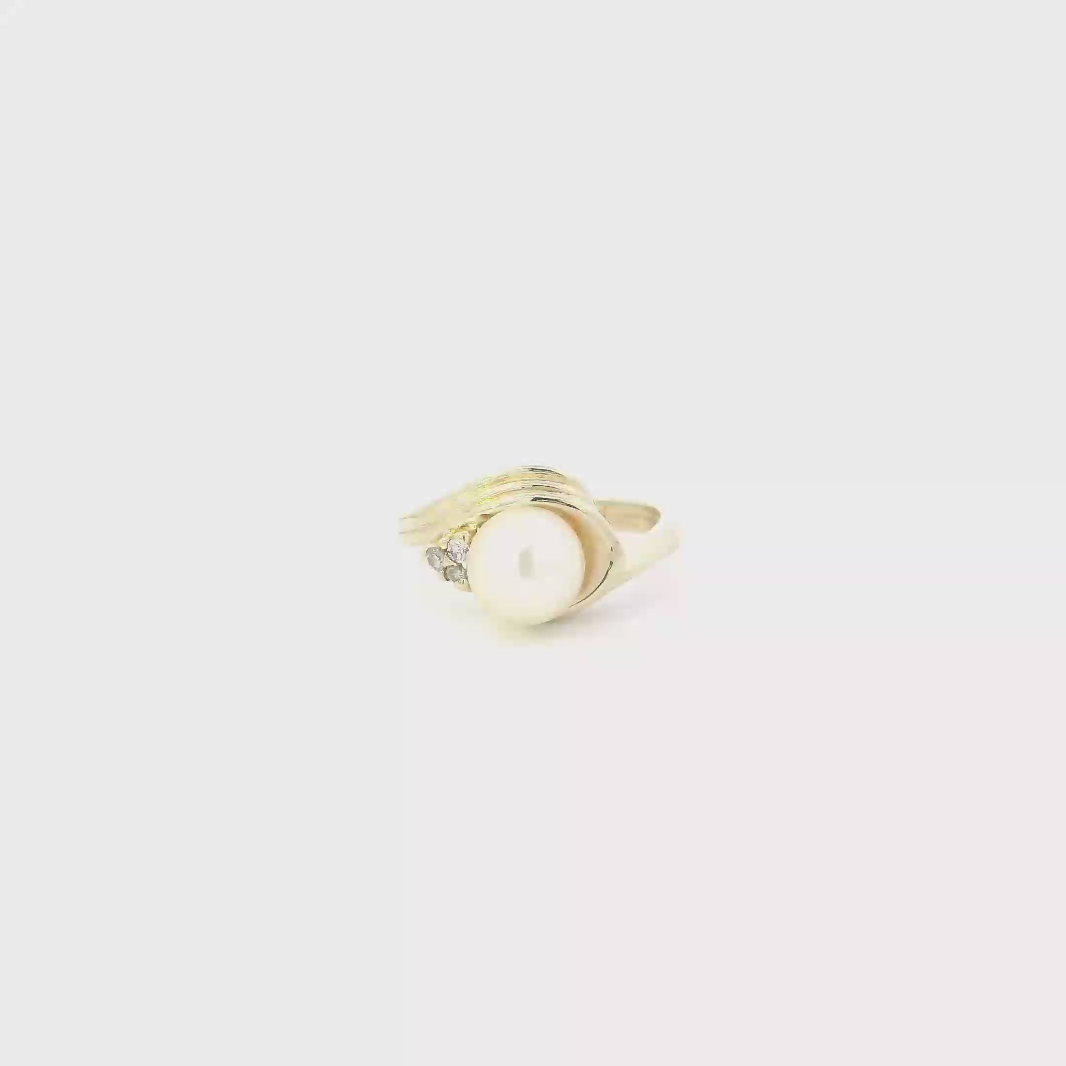 14K Yellow Gold Pearl & Diamonds Women's Ring - 0.04ct
