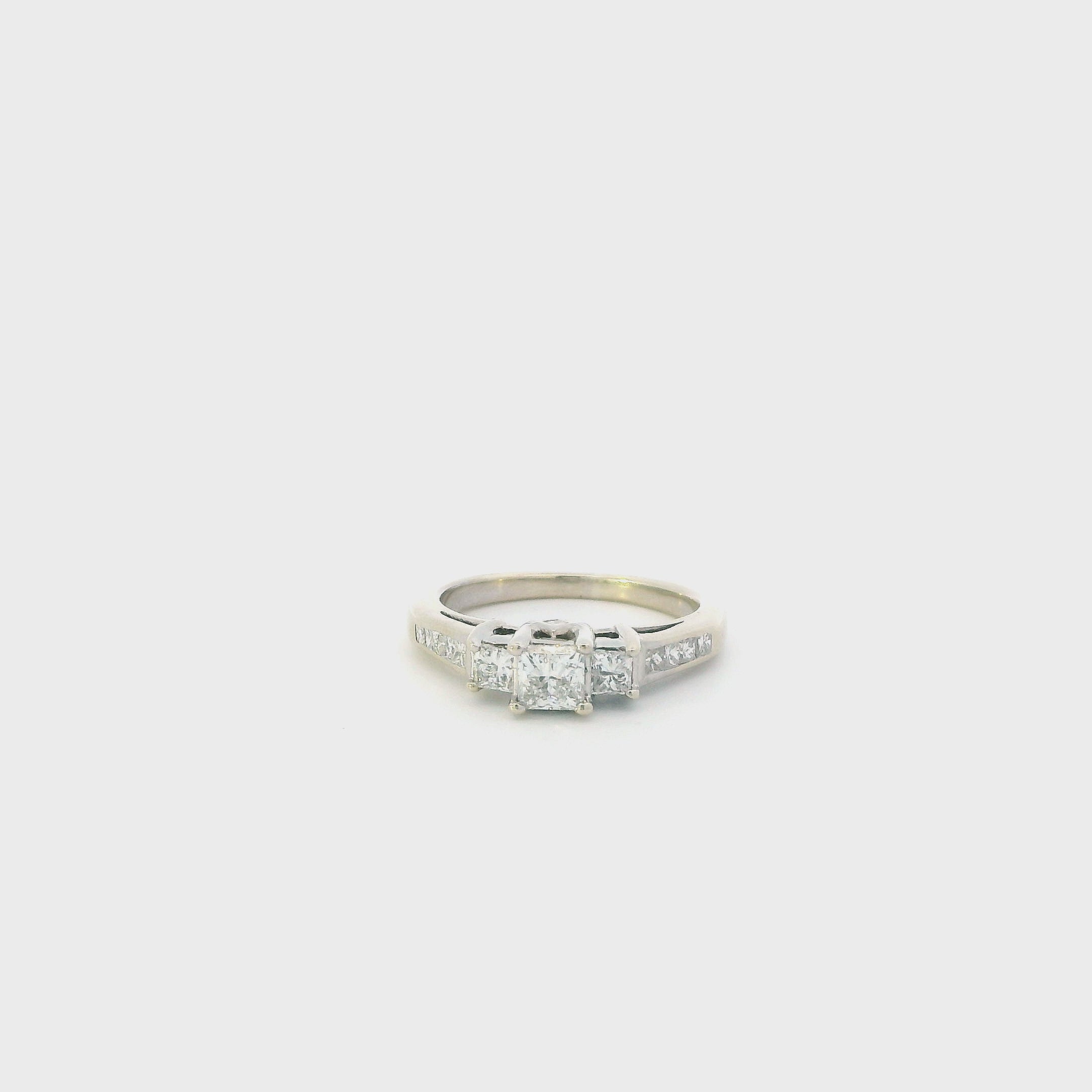 14K White Gold Diamond Women's Ring - 0.87ct