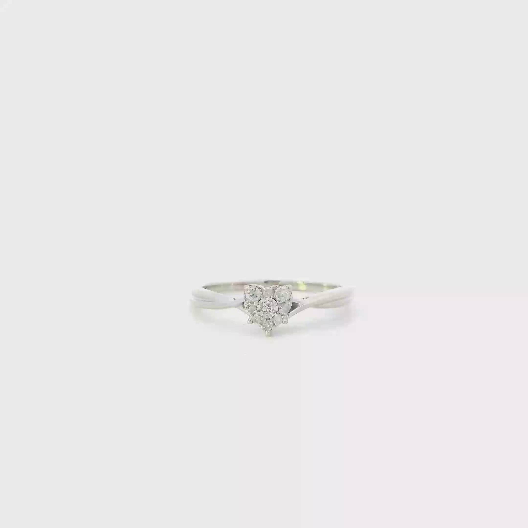 10K White Gold Diamond Heart Women's Ring -0.11ct