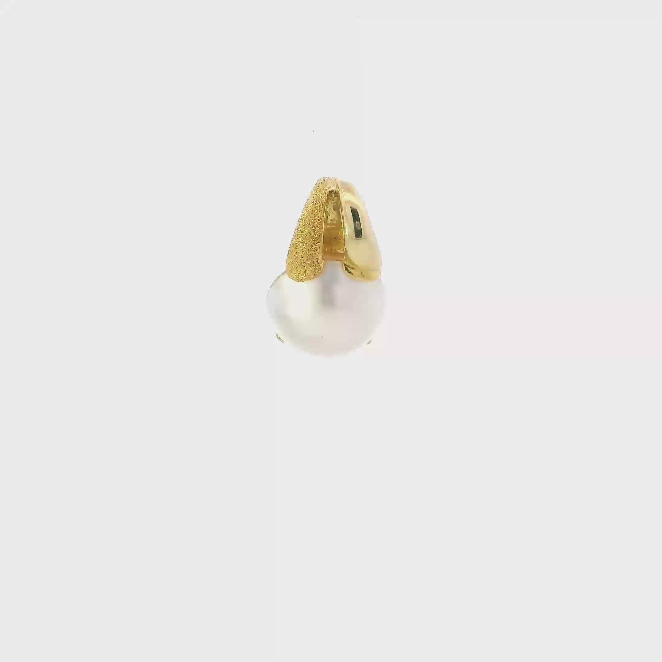 18K Yellow Gold Mabe Pearl Pendant