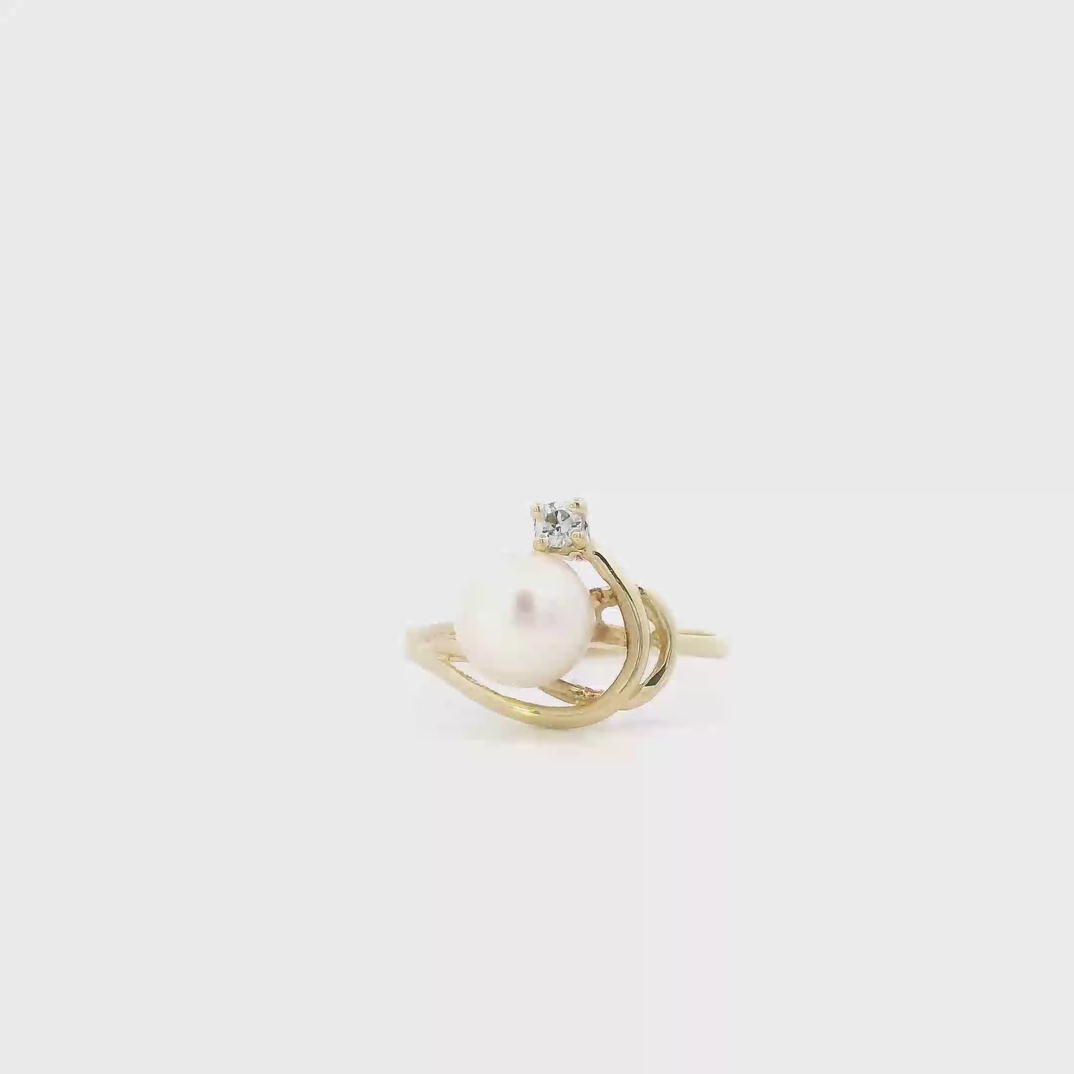 14K Yellow Gold Pearl & Diamond Women's Ring - 0.06ct