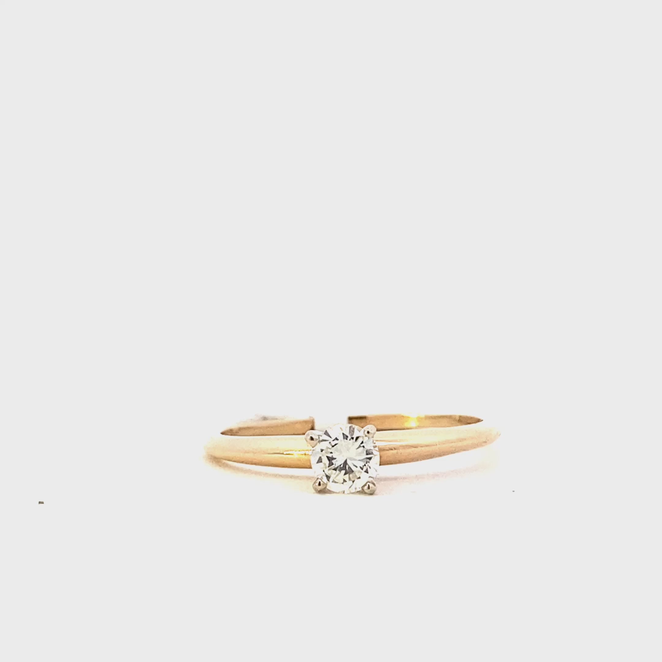 14K White Gold Diamond Solitaire Ring - 0.30ct