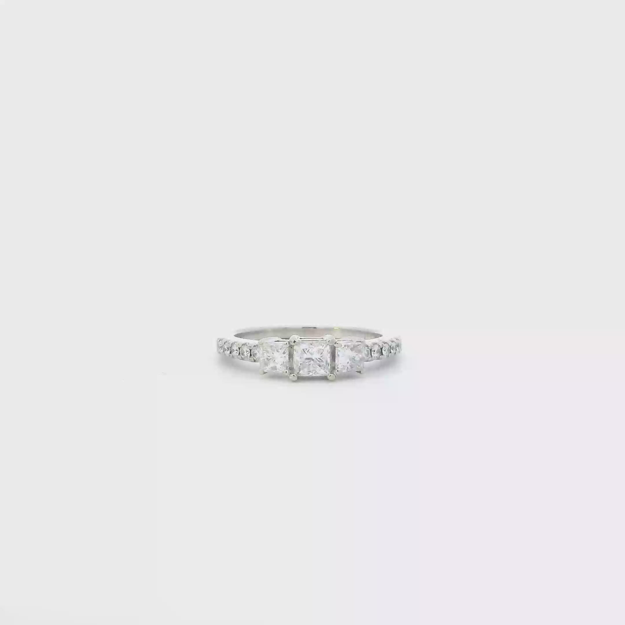 14K White Gold Diamond Womens Ring  - 0.90ct
