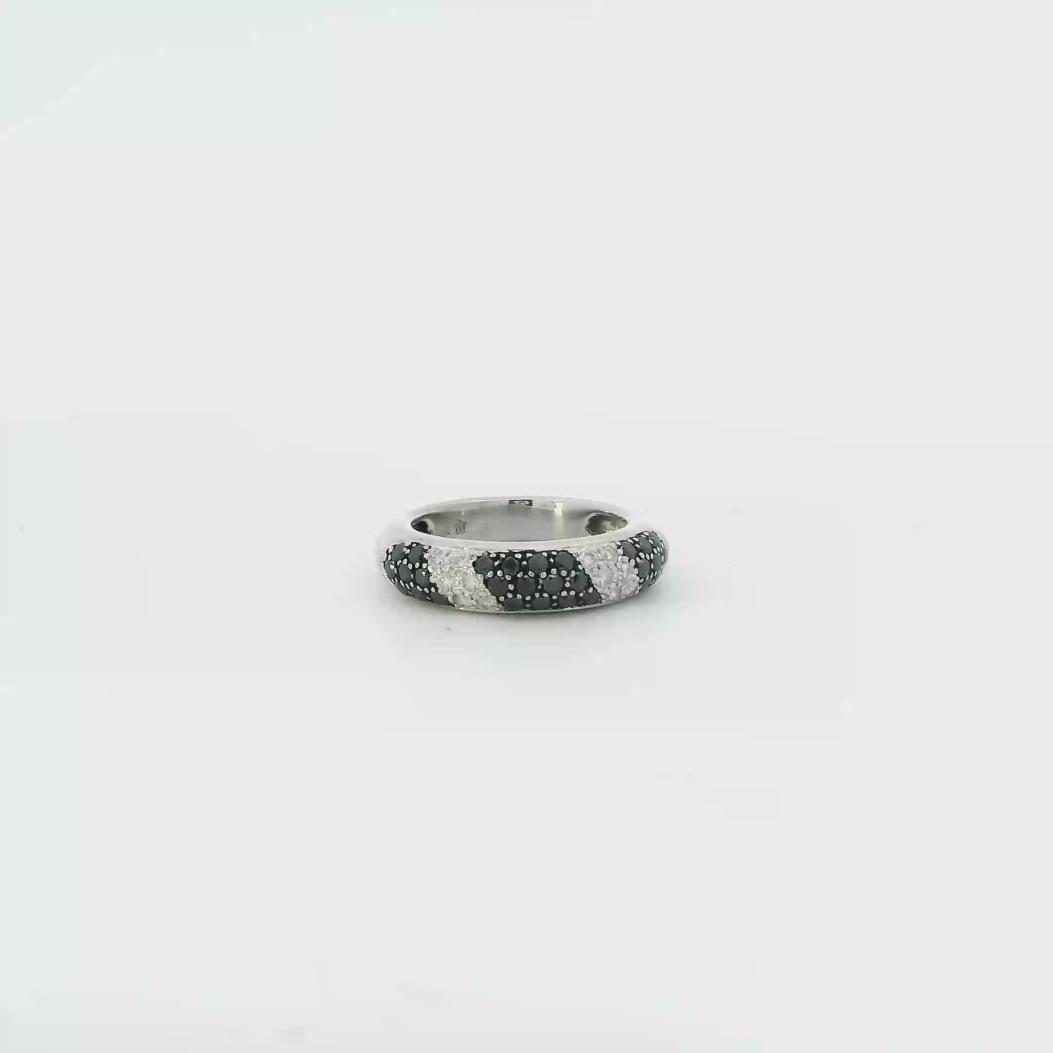 14K White Gold Diamonds & Black Diamonds Womens Ring - 0.18ct