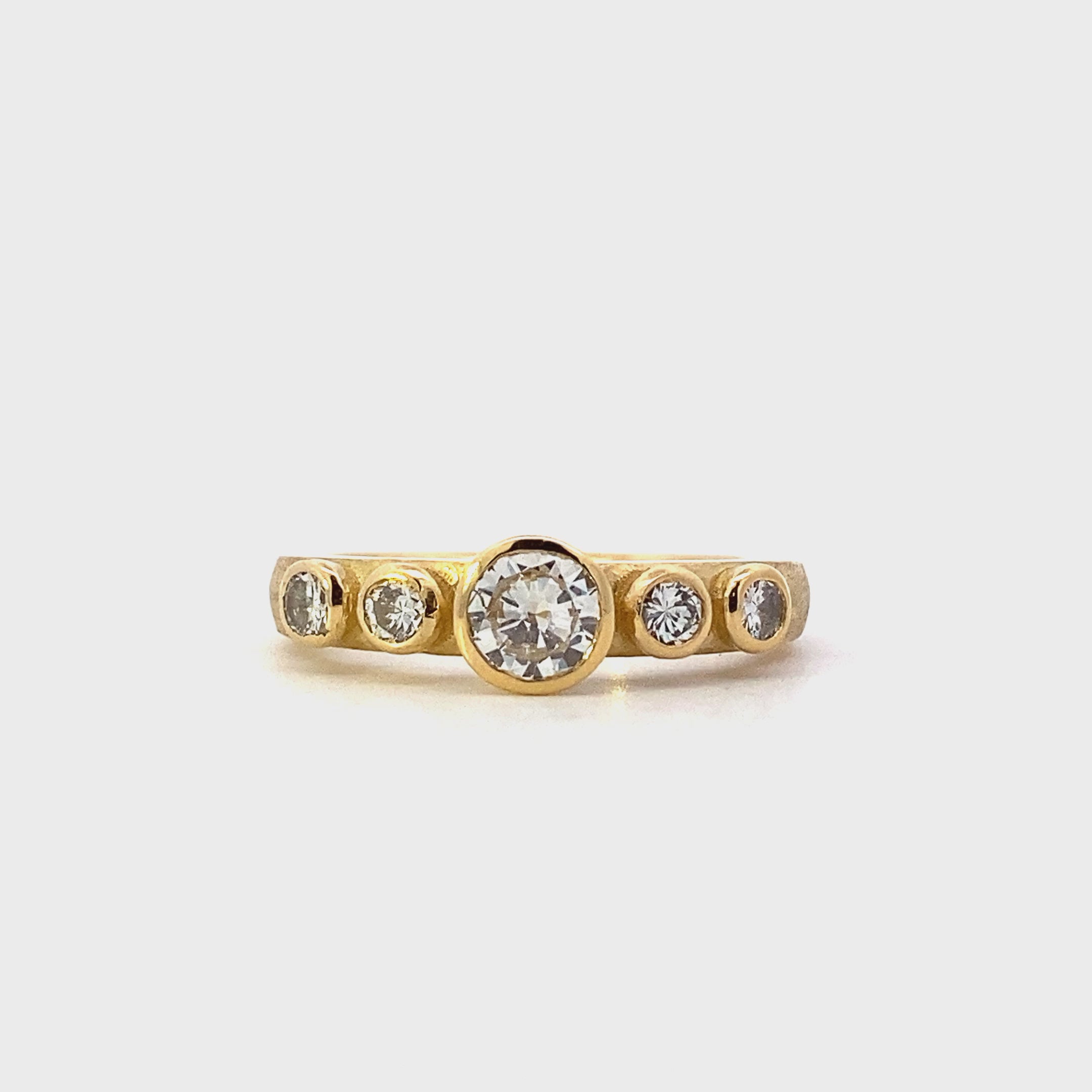 18K Yellow Gold Women's Diamond Ring - 1.33ct