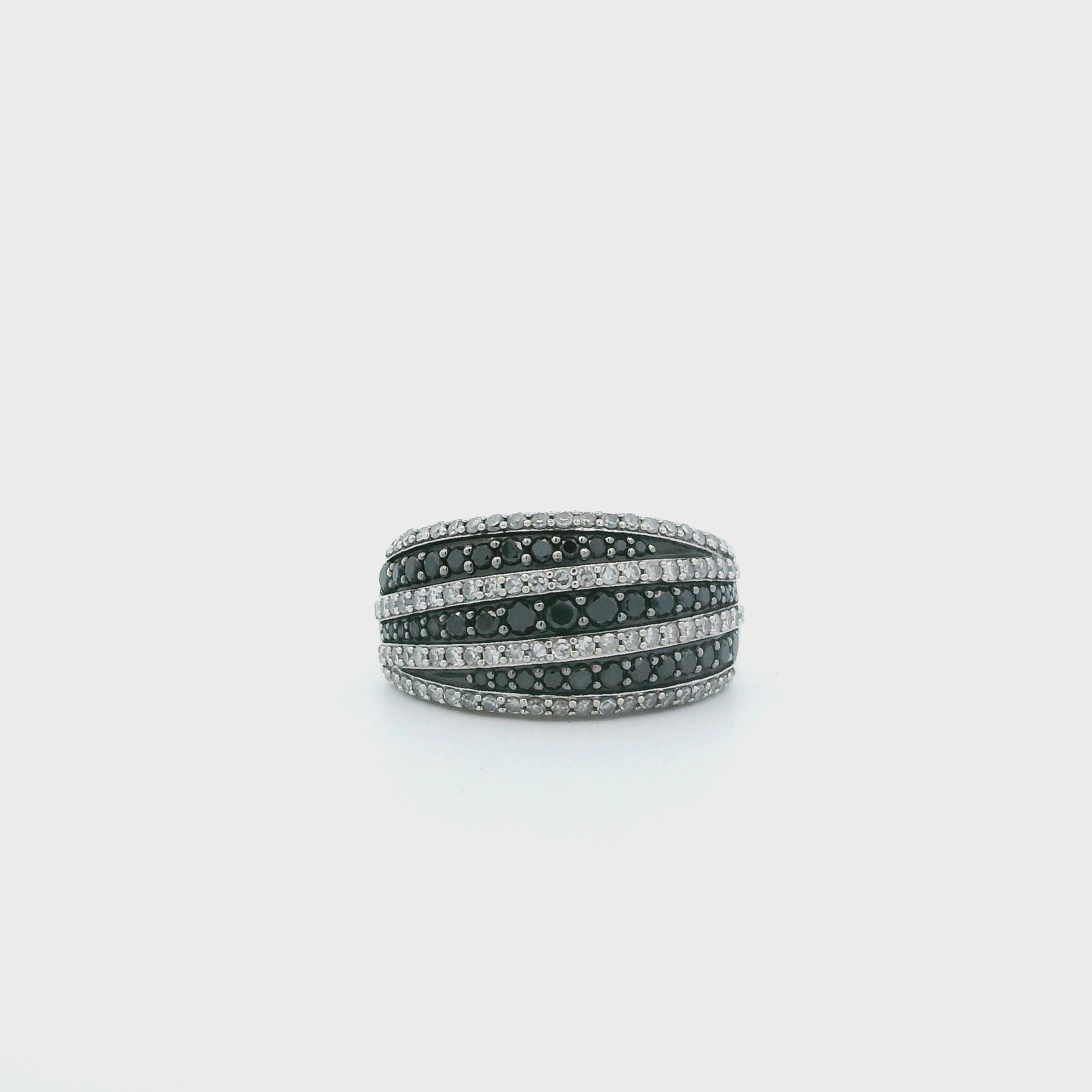 10K White Gold Diamond Ring - 0.56ct
