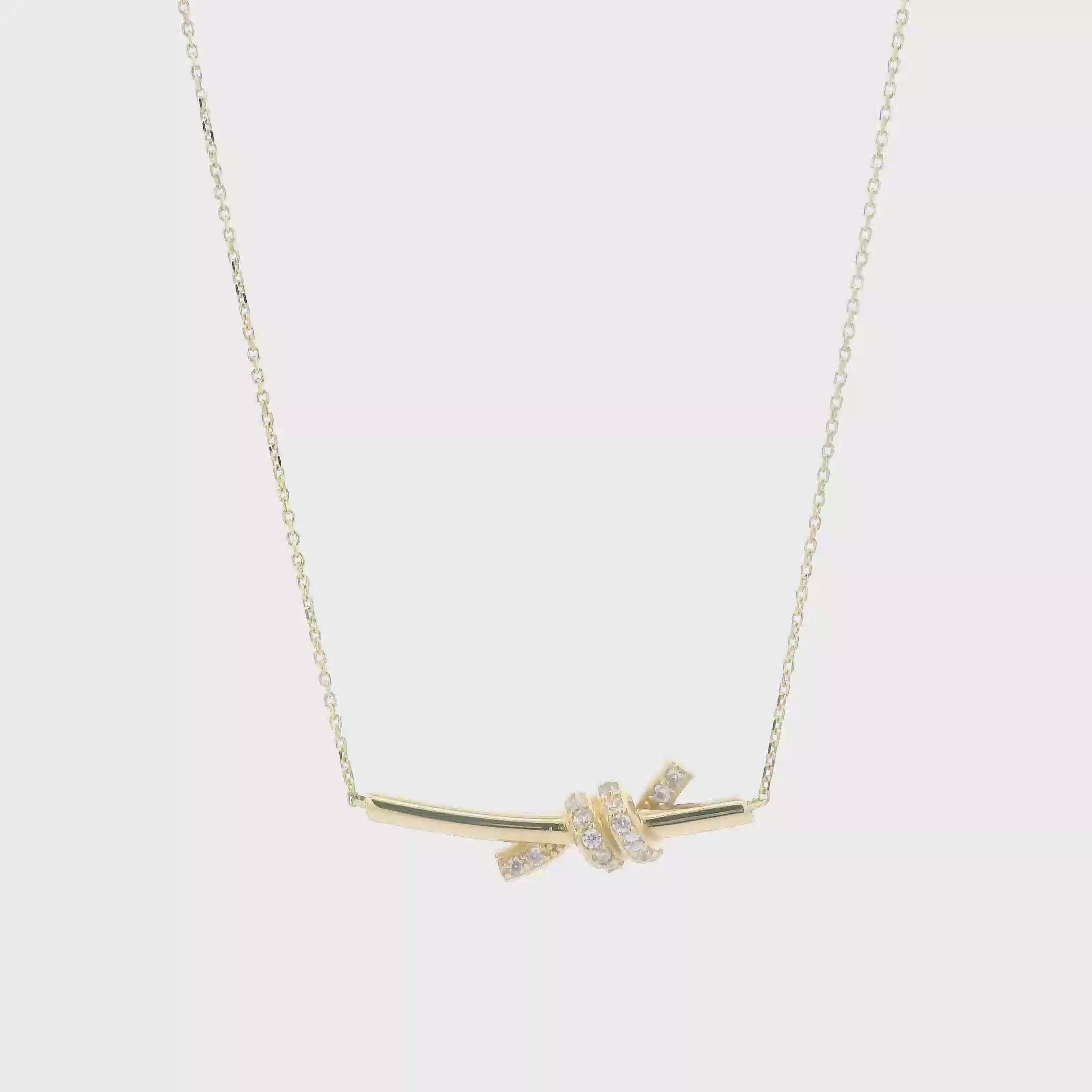 18K Yellow Gold Knot Pendant & 17.5