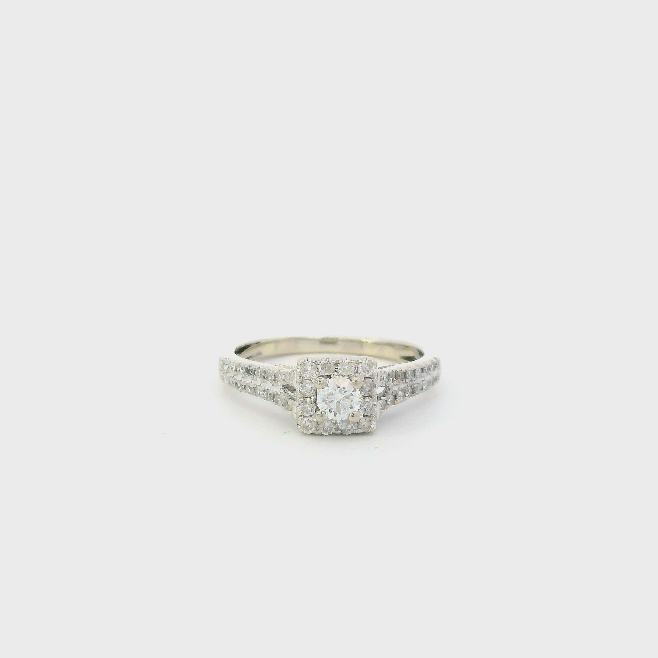 14K White Gold Diamond Women's Ring - 0.42ct