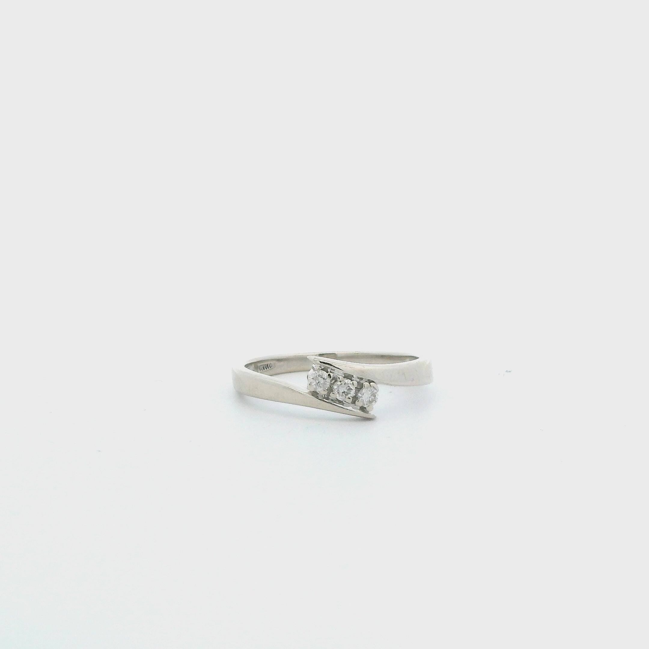10K White Gold Diamond Women's Ring - 0.09ct